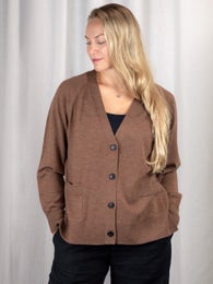 Neuletakki mallin p&auml;&auml;ll&auml; edest&auml;