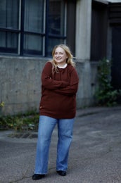 Villapaita farkkujen kanssa