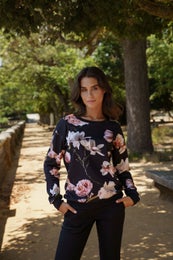 Collegepaita mallin p&auml;&auml;lll&auml; edest&auml;