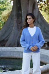 Neuletakki mallin p&auml;&auml;ll&auml; edest&auml;