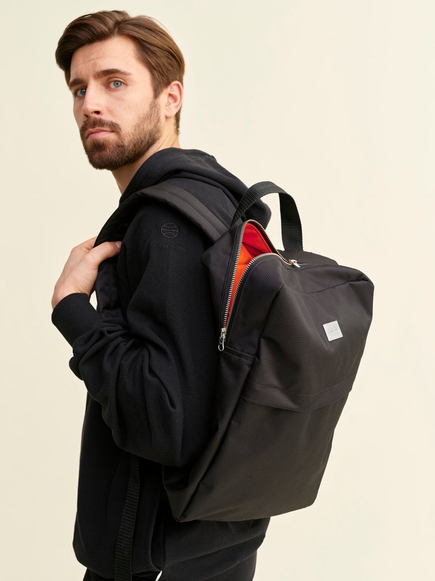 Globe Hope Sumu Tech reppu, Musta