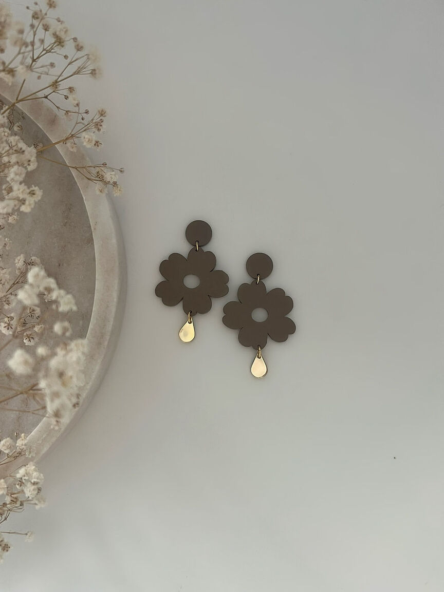 Koskematon Nuppu korvakorut, Vaneri/kulta