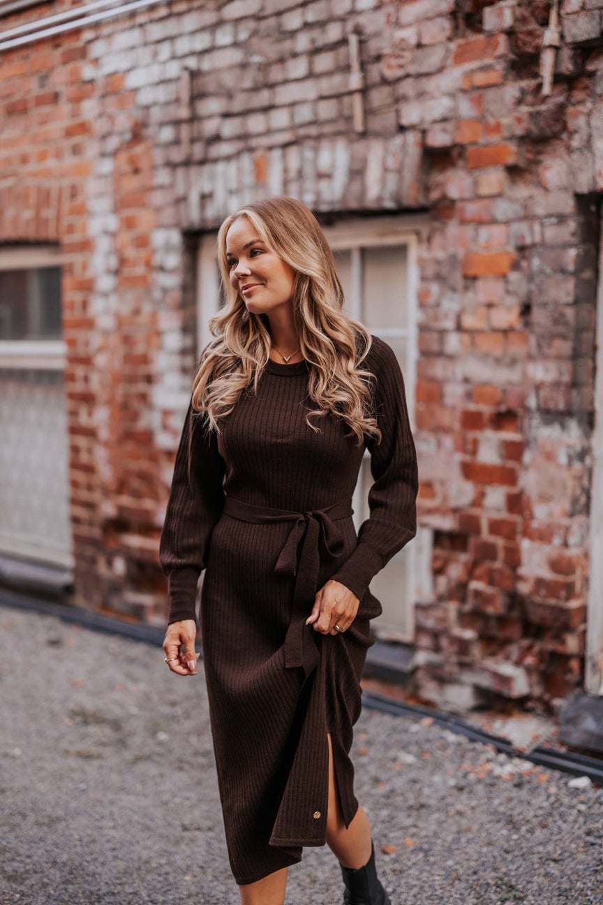 Nakoa Leona mekko, Espresso